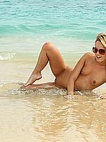 sara-jaymes-04-nude-beach-pussy