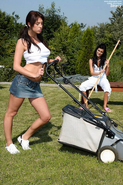 hard-nipples-lesbian-gardener_02