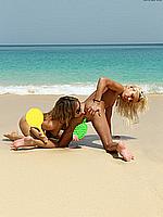 beach-erotica-micro-bikini_12