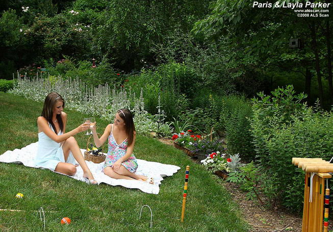parker-sisters-bottle-fuck-51.jpg