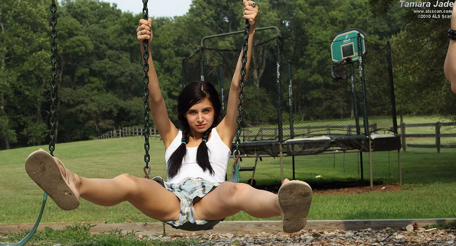 tamara-jade-public-nudity-playground-01.jpg